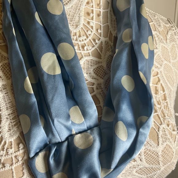 Blue polka dots silk scarf - Picture 4 of 6